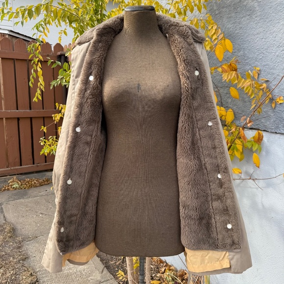 Winter ready Taupe belted trench with plush liner - Picture 4 of 9